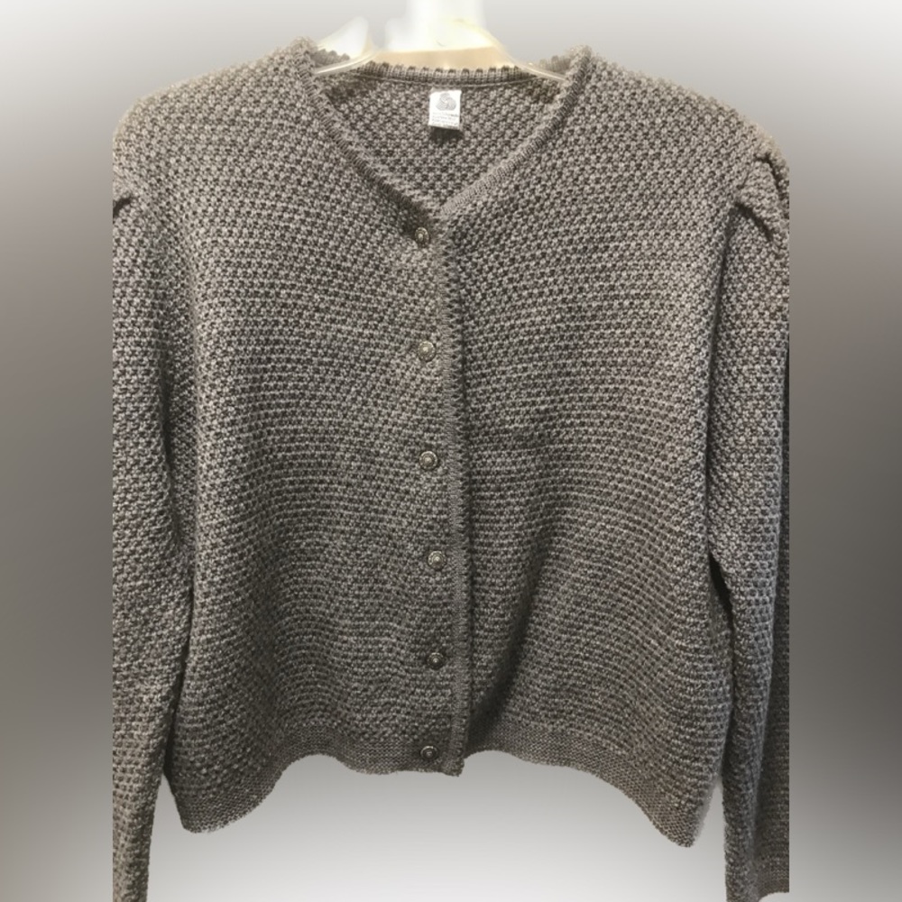 Beautiful *VINTAGE* wool sweater